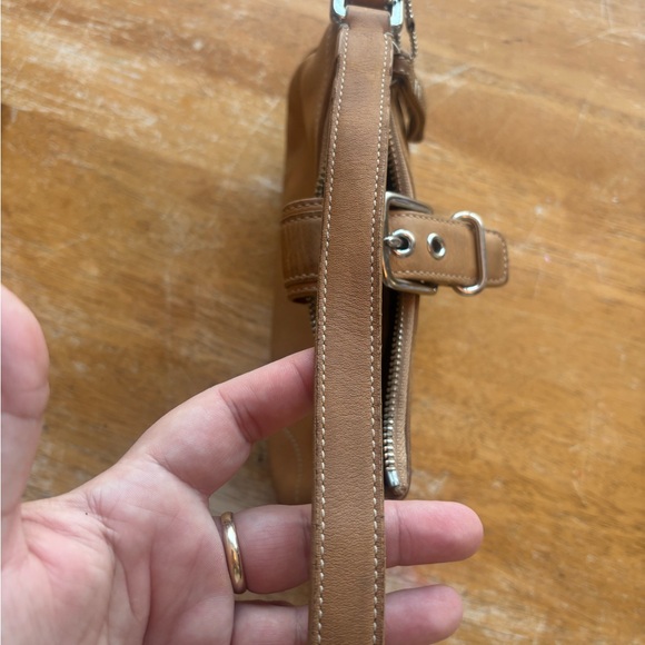 Coach Hamptons 7542 Camel Leather Shoulder Bag - Picture 11 of 15